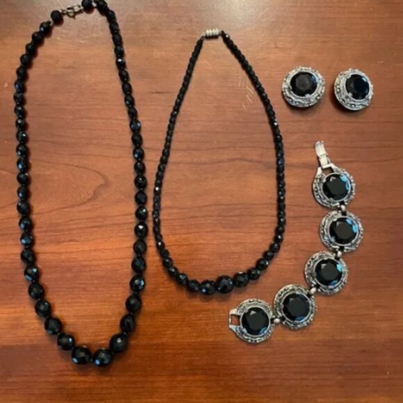 Elegant Black Beaded Necklace Set - Picture 2 of 2